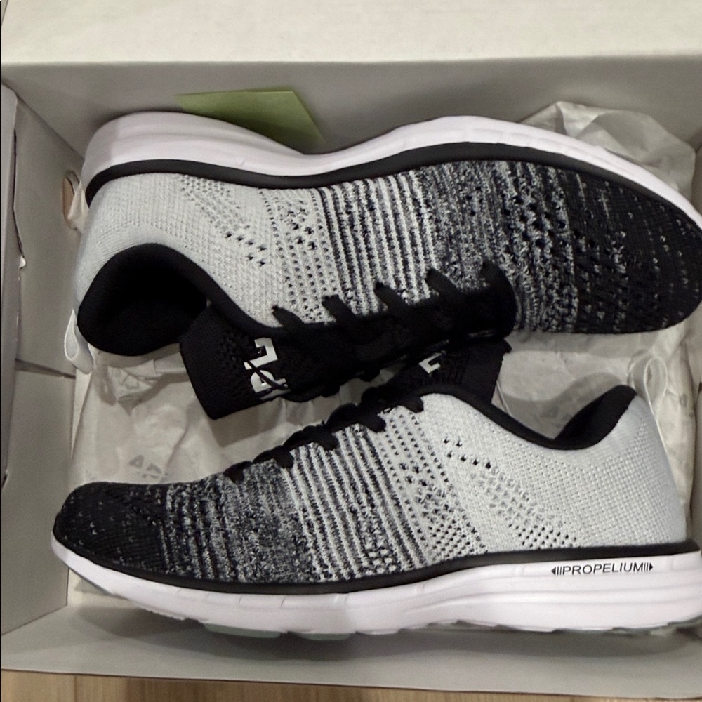 Brand new APL Techloom Pro black/white